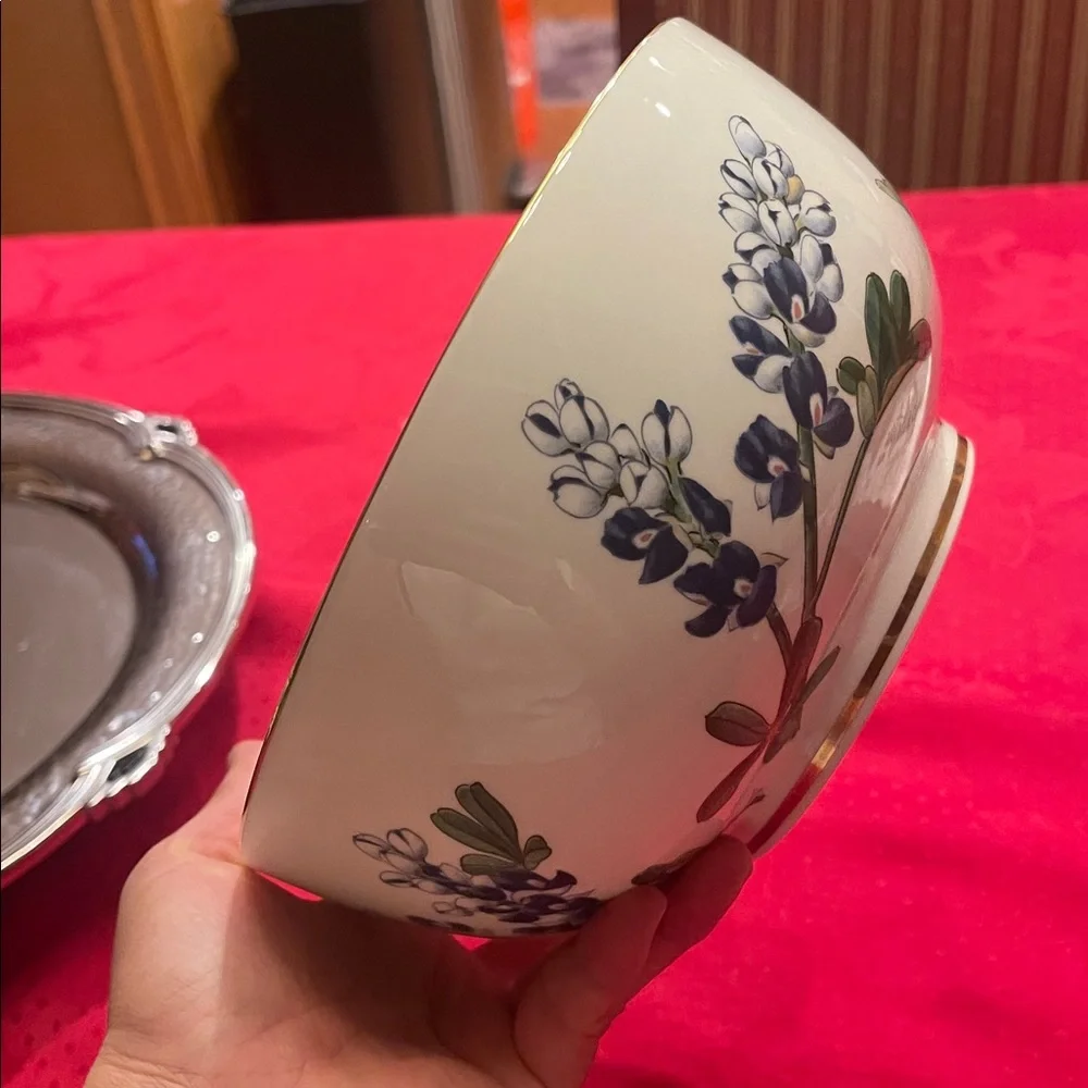 Boehm Bluebonnet Bowl, from former First Lady Barbara Bush in 1989.
